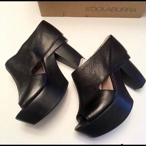 Black size 7 koolaburra wedge shoe